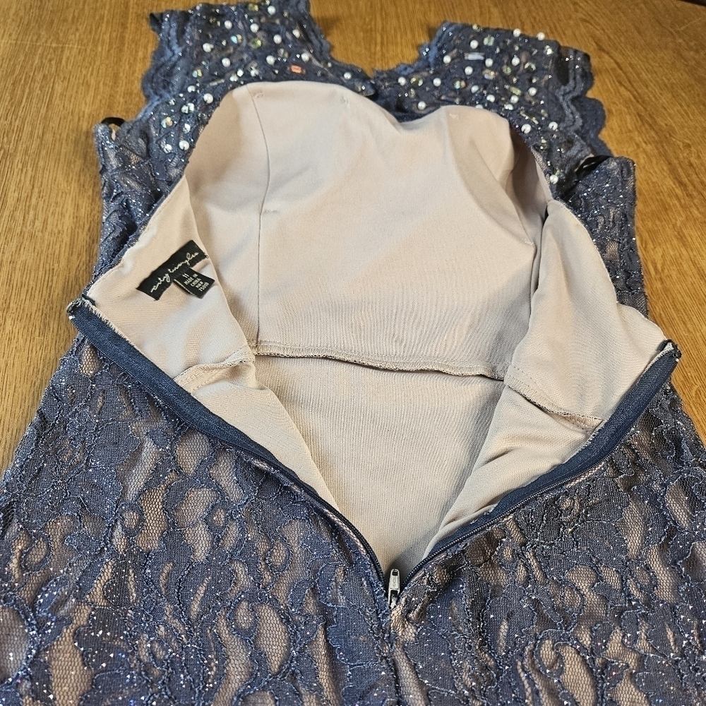 City Triangles gray formal dress sequins, rhinestones, glitter, slit, zipper - Picture 8 of 12